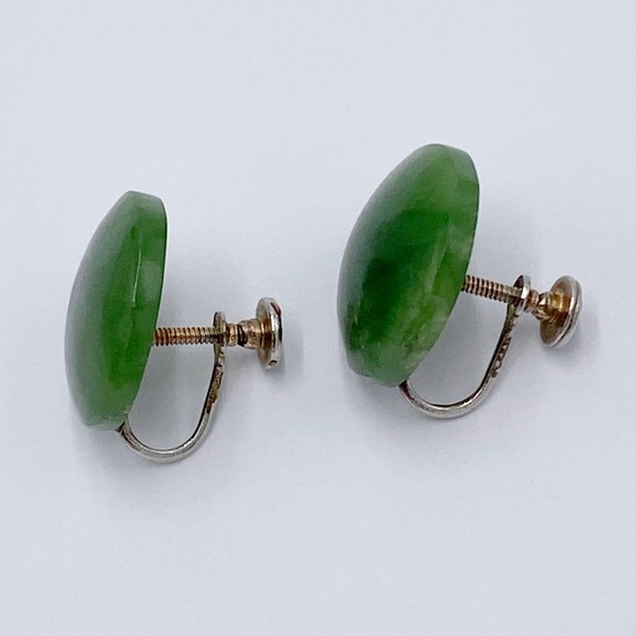 Vintage Natural Green Stone Silver Tone Screw Back Button Style Earrings - Picture 3 of 7